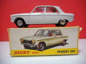 DINKY TOYS 510 PEUGEOT 204 WIT